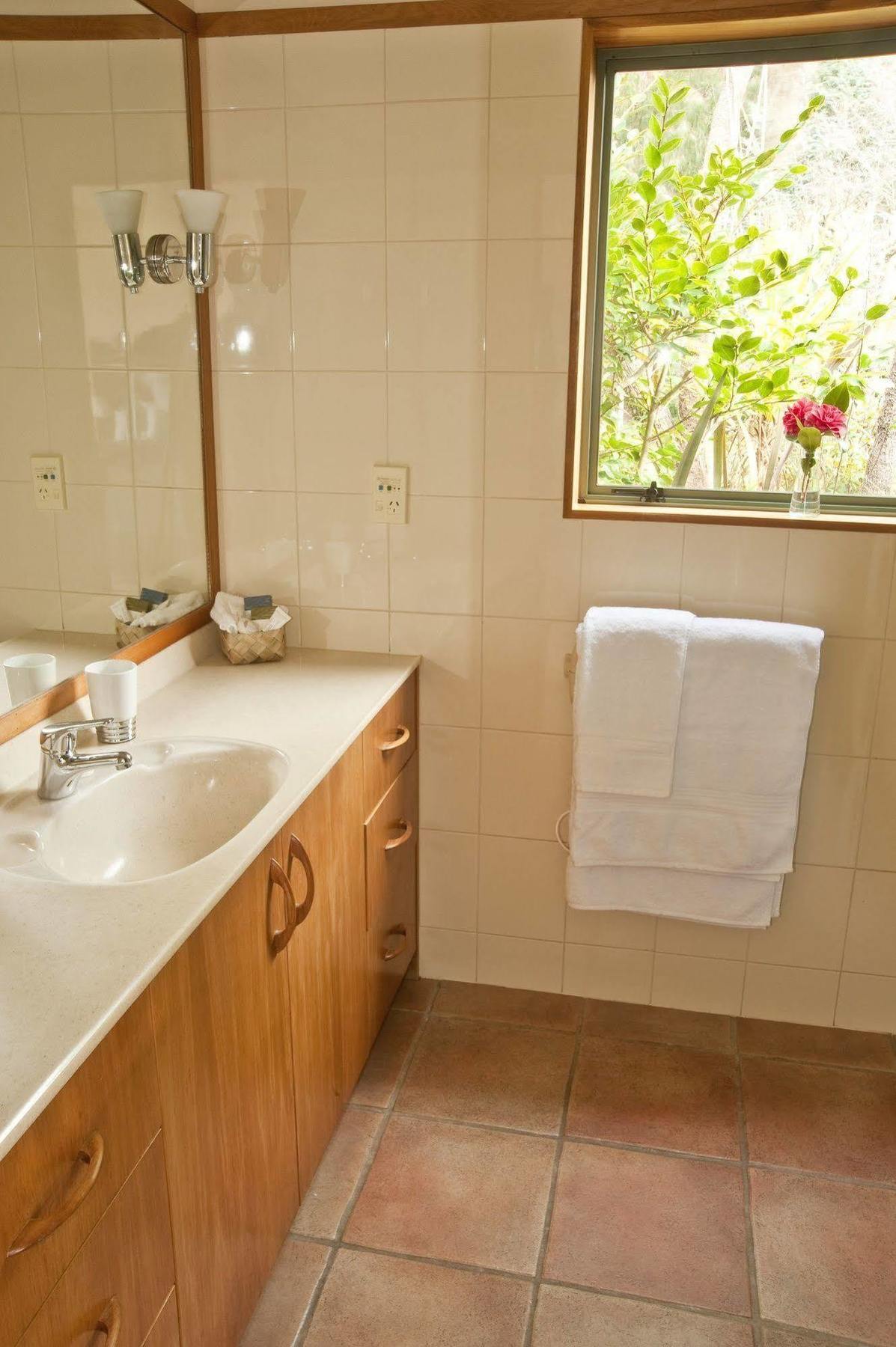 Whakaipo Lodge Taupo Ngoại thất bức ảnh